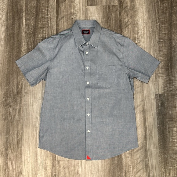 UNTUCKit Petrus Slim Fit Wrinkle Free Short Sleeve Button Down - Medium - Picture 2 of 6